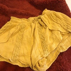Flowy Yellow AE Short